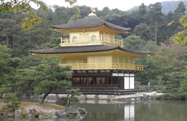 Schwule Gay Reisen  Japan zum Goldenen Tempel in Kyoto.